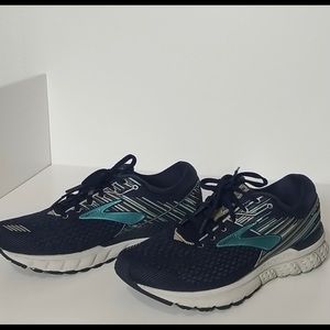 Women's Brooks Adrenaline GTS 19 - Size 9